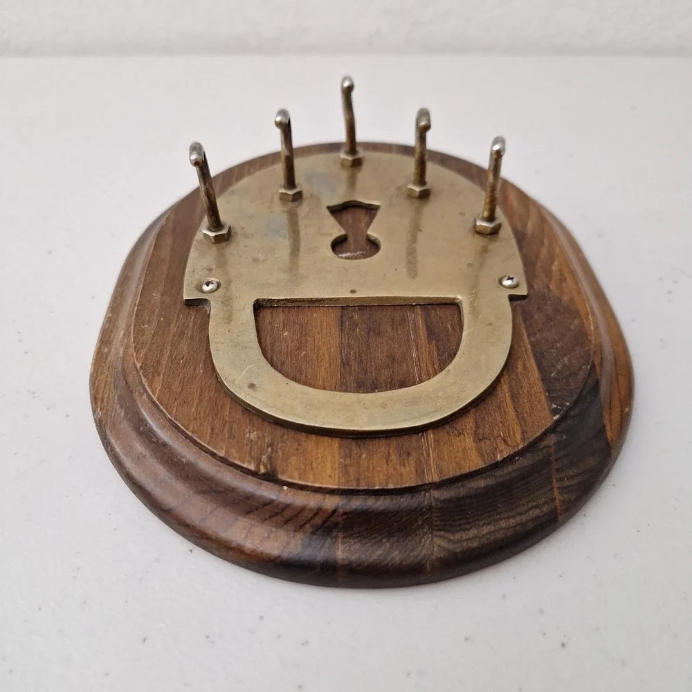 Vintage Brass Padlock Shaped Wall Key Holder Solid Wood Plaque 5 Hooks Hanging
